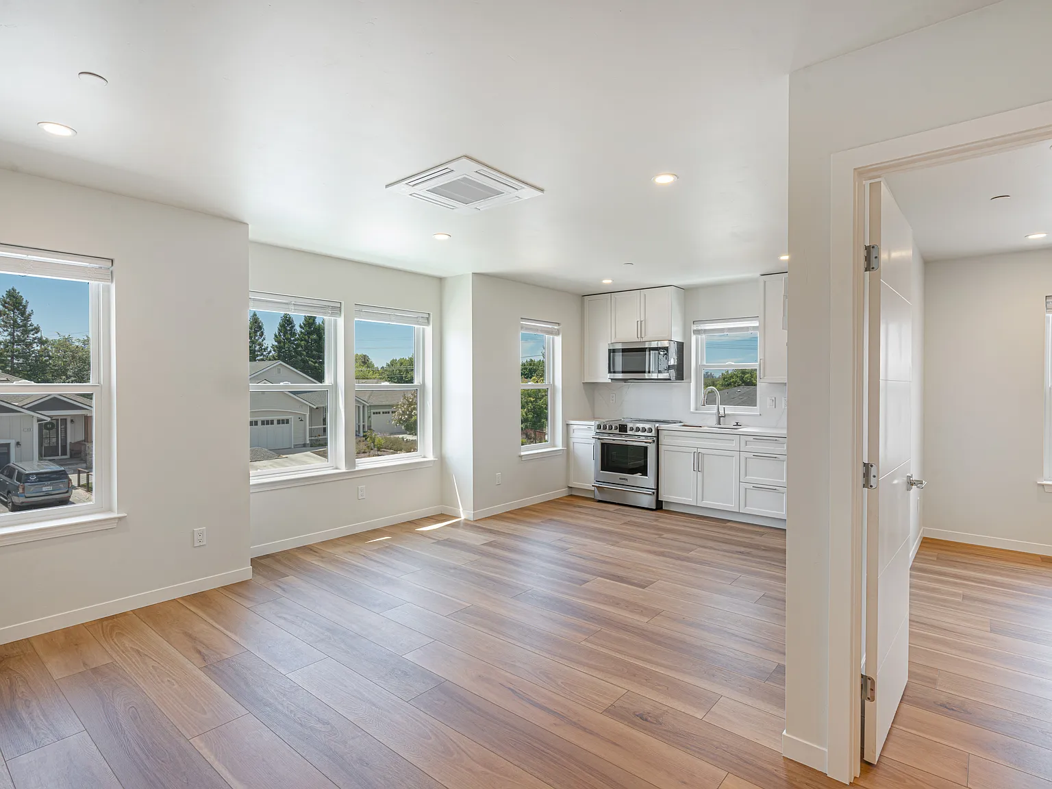 1 bed, 500 sqft, $2,000 — Photo 3