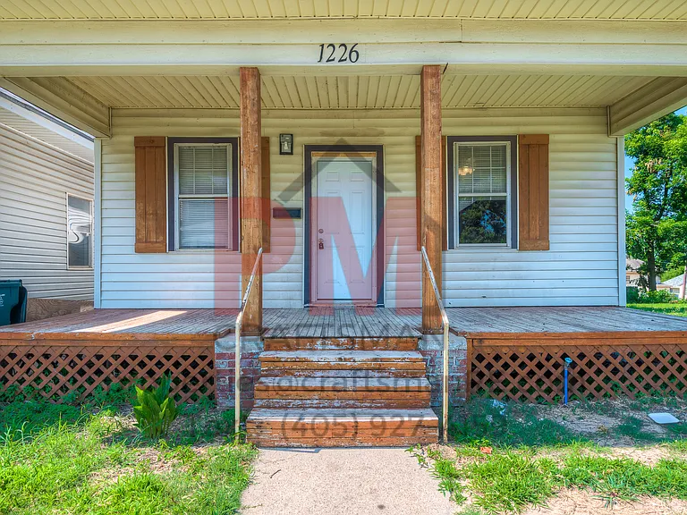 1226 NW 8th St — Photo 7