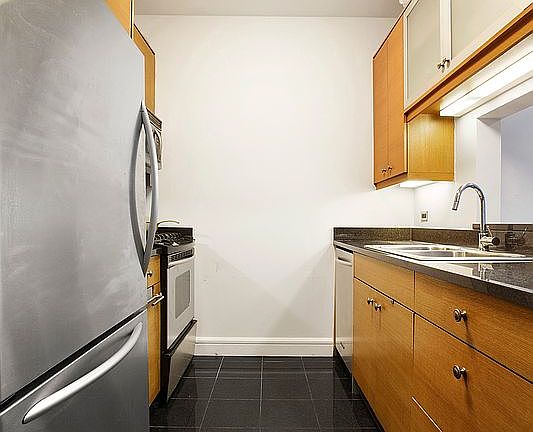 5th image of 120 Riverside Blvd APT 3P