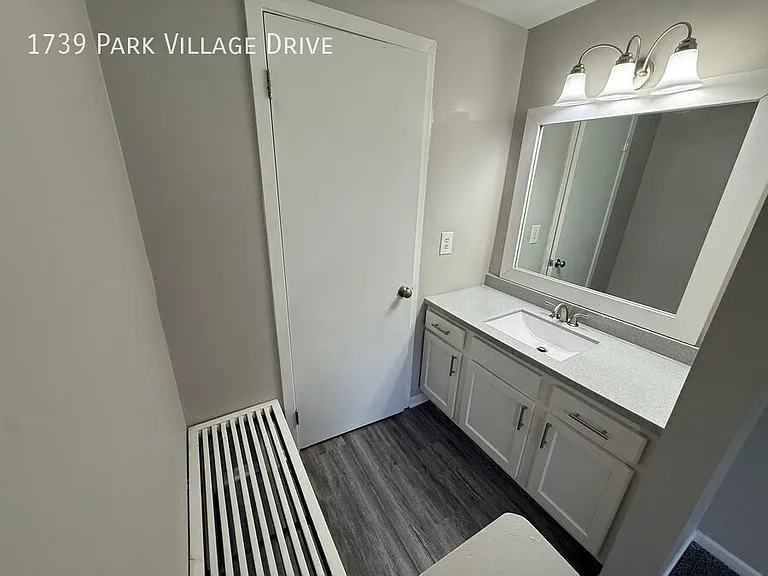 1739 Park Village Dr — Photo 28