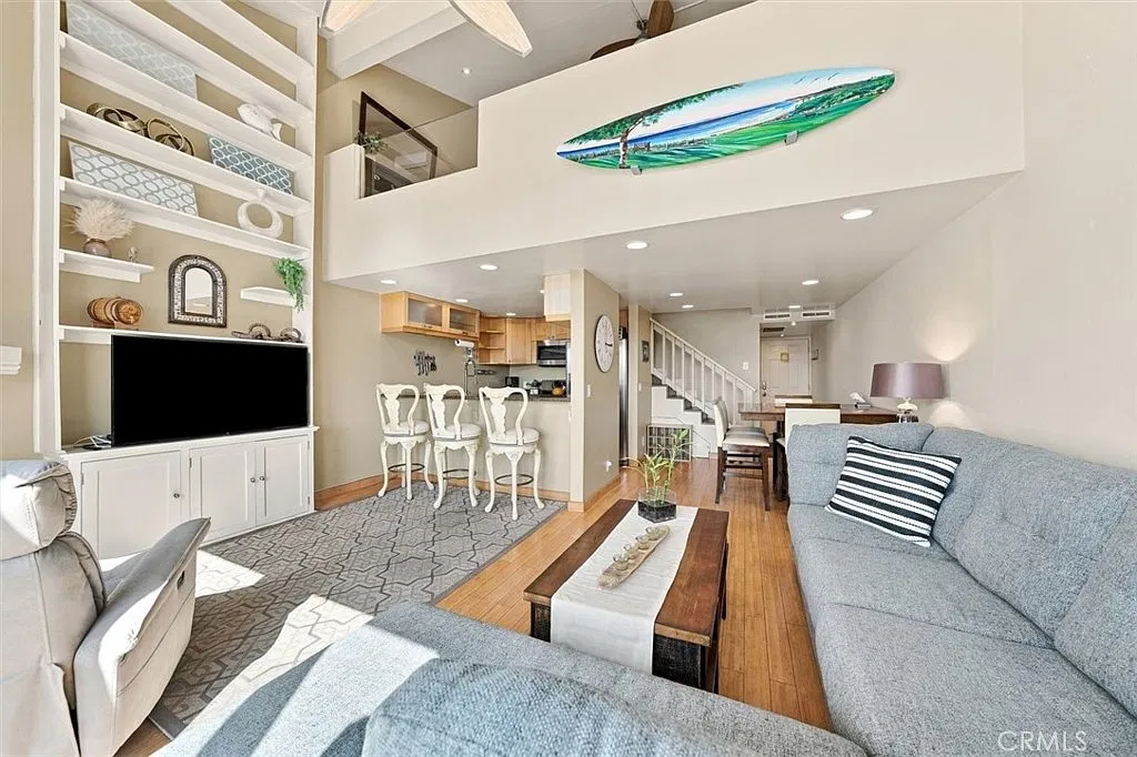 2 bed, 1049 sqft, $5,500 — Photo 2