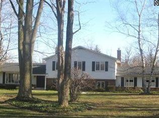 5239 Maple Springs Dr, Chagrin Falls, OH 44022