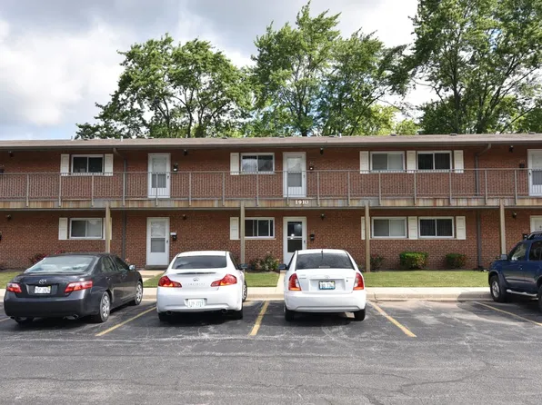 1910 W Hatherleigh Ct, Mount Prospect, IL
