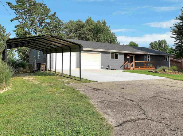 745 7th St, Dwight, KS 66849