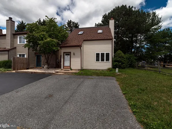 59 Valley Cir, Newark, DE 19711