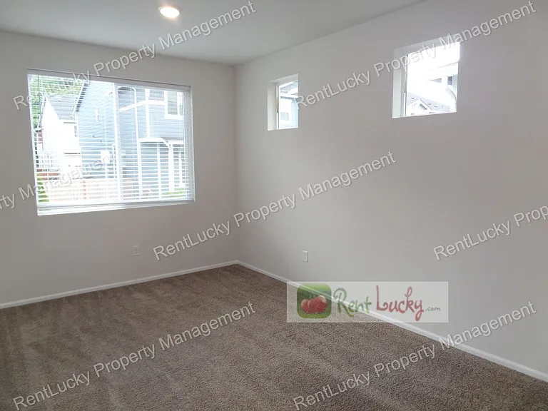 2816 Laurel Loop — Photo 3
