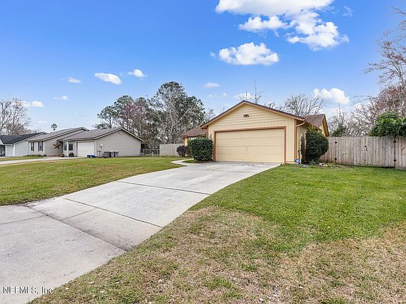 2nd image of 1858 CREEKBANK Drive