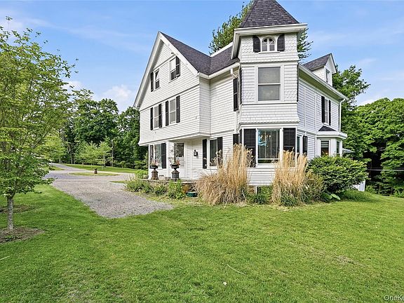 4th image of 392 Old Quaker Hill Road