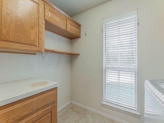 5th image of 715 Paintbrush Dr