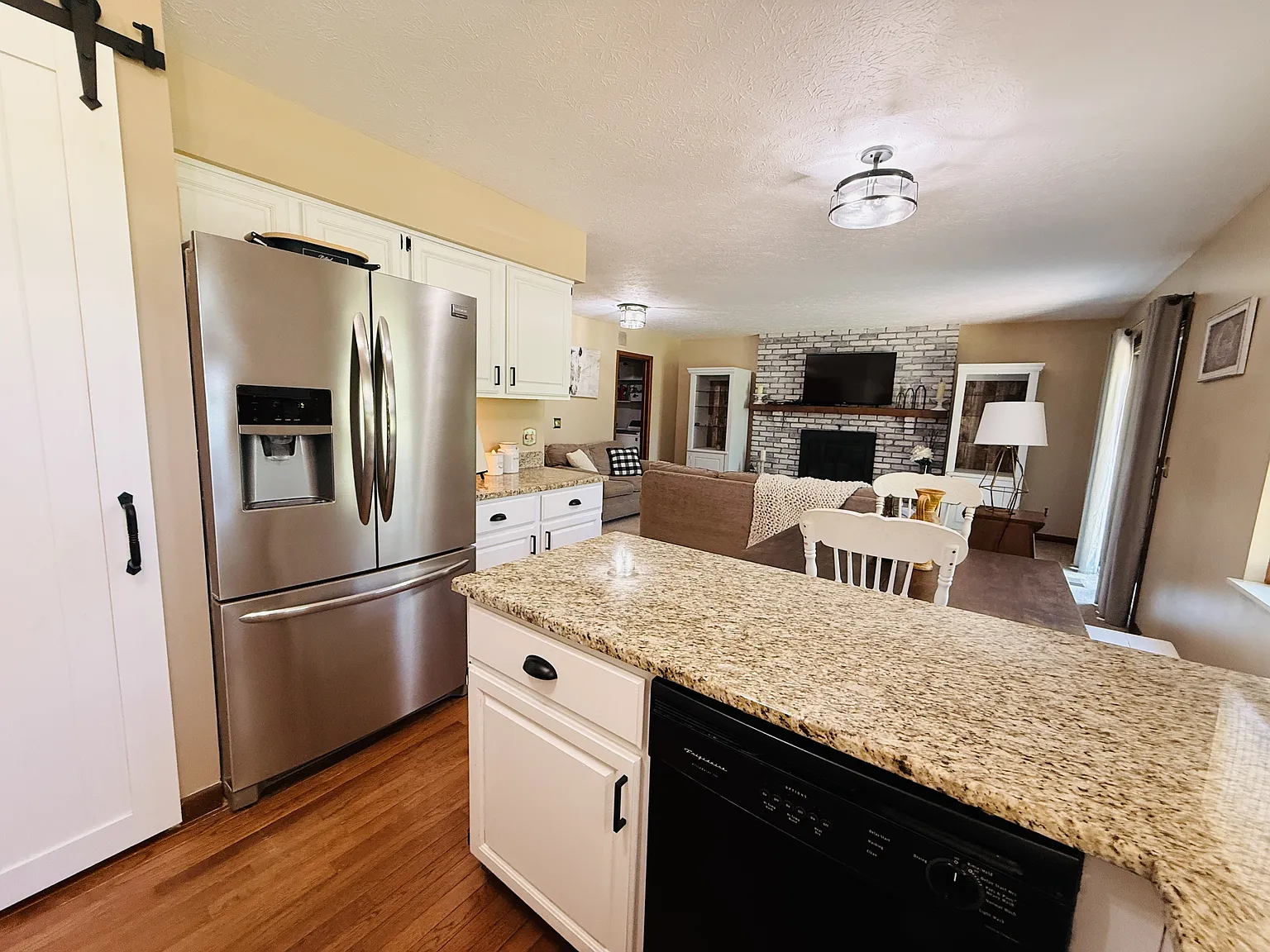 8462 Glenbrook Dr, Olmsted TWP OH, 44138 - 1 — Photo 4