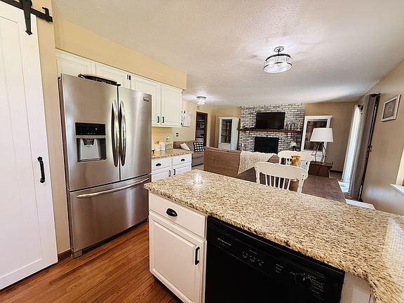 4th image of 8462 Glenbrook Dr