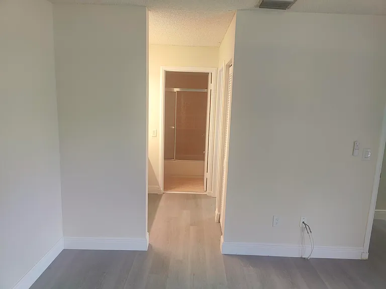 302 Lakeview Dr E #302 — Photo 18