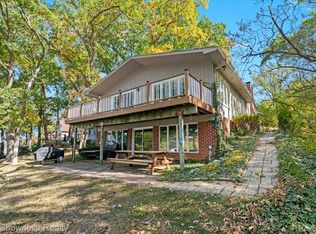3155 Ridge Rd, White Lake, MI 48383