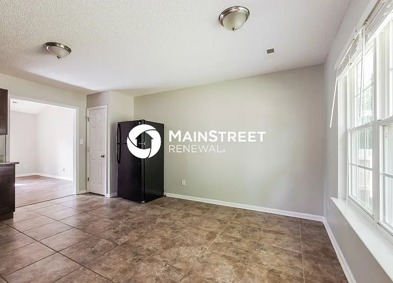 5425 Howard St — Photo 5