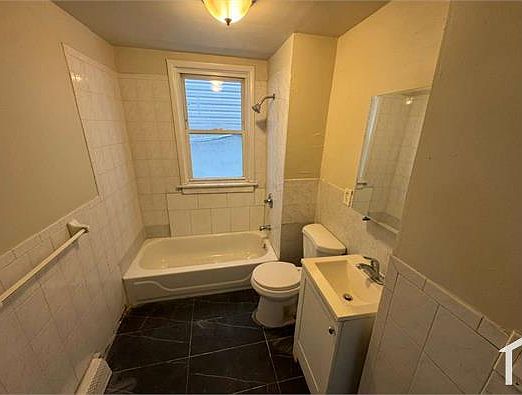 5th image of 16 Willoughby St Floor 1