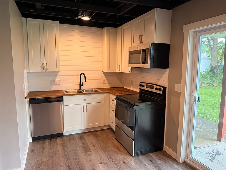 823 E Market St #823 — Photo 6