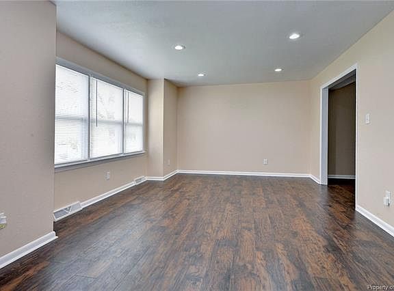 5th image of 105 Oakmont Cir