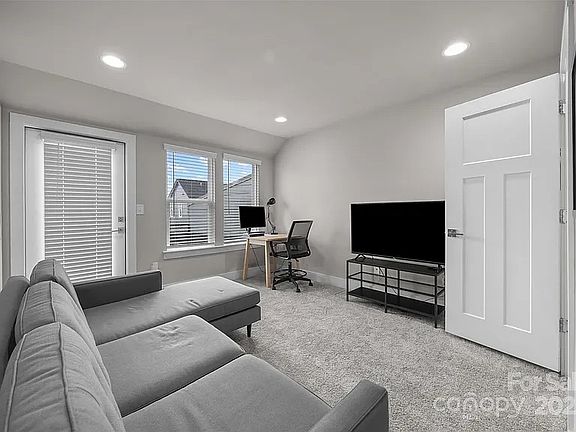 4th image of 4127 Bryant Terraces Dr