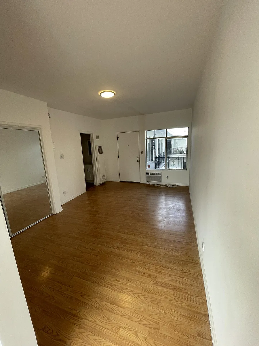 Living Space - 5309 Agnes Ave #7