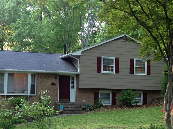 2nd image of 105 E Wildwood Ln