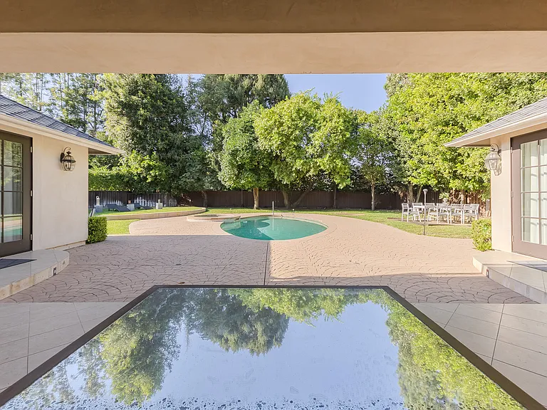 325 W Bellevue Dr — Photo 9