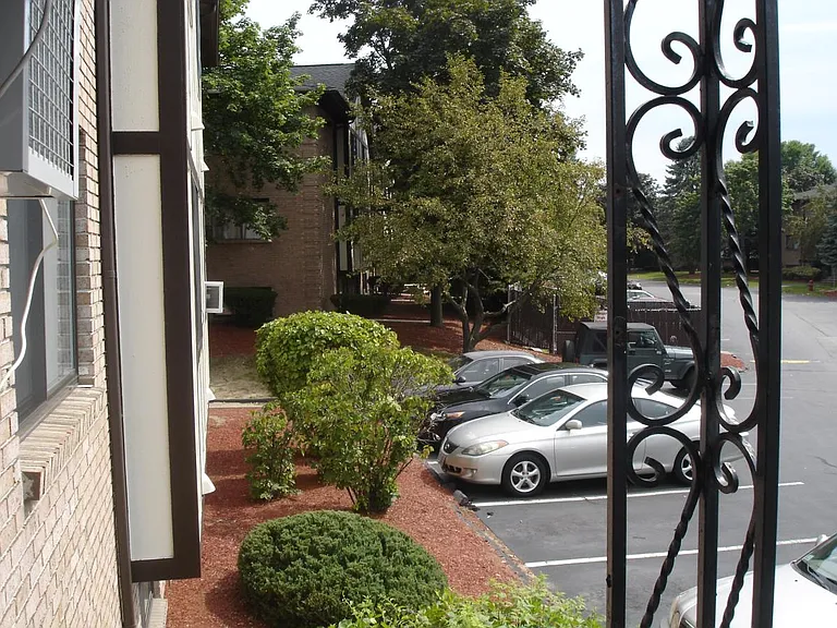 8 Lancelot Ct — Photo 11