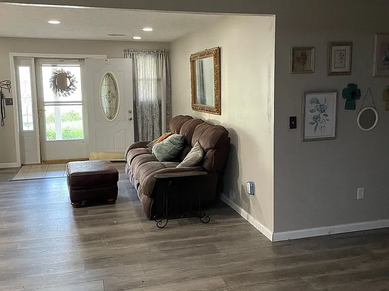 320 Caraway Ln — Photo 7