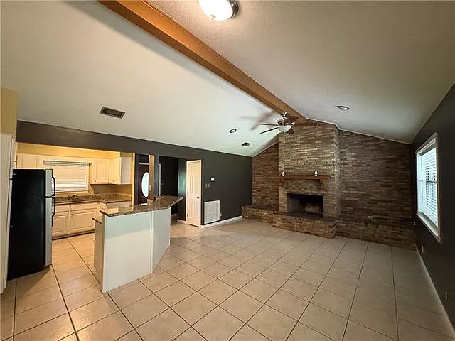 1425 N Columbia St — Photo 2