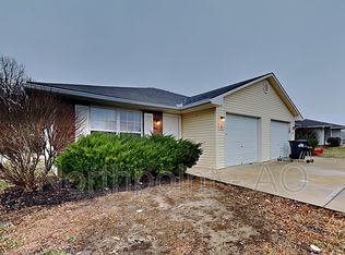 402 NW Woodbury Dr, Grain Valley, MO 64029