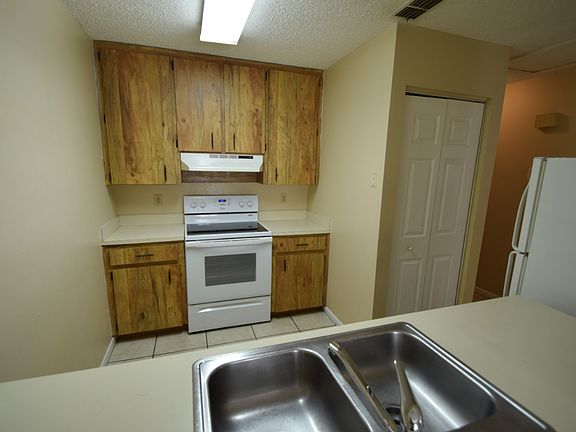 5th image of 6064 Hilltop Ln W