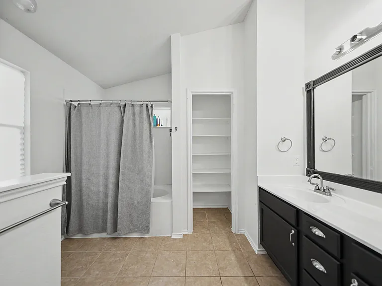 4502 Golden Gate Dr — Photo 14
