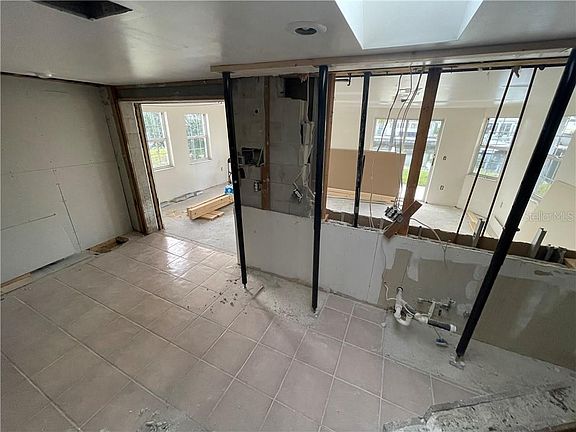 5th image of 13621 Stacey Dr