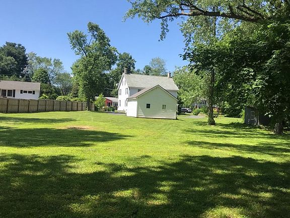 4th image of 64 Edgemere Ave
