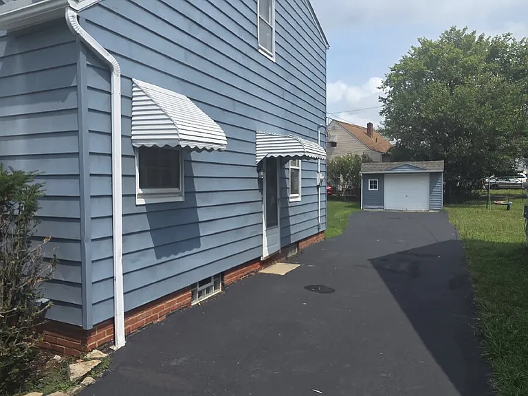 5469 Thomas St — Photo 12