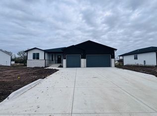274 S Sycamore Dr, Valley Center, KS 67147