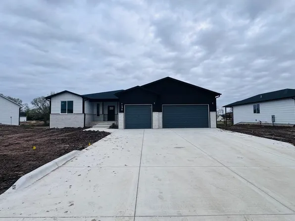 274 S Sycamore Dr, Valley Center, KS 67147