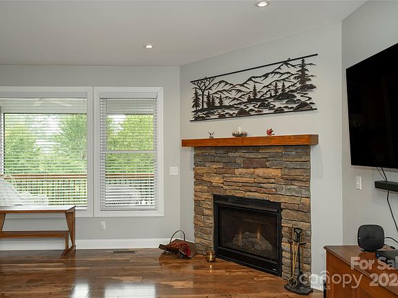 4th image of 74 Lone Oak Dr
