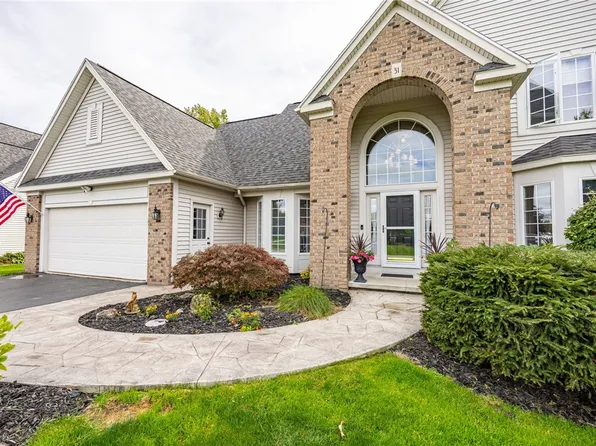 31 Captiva Xing, Fairport, NY 14450