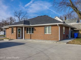 302 W 2nd Ave, Indianola, IA 50125