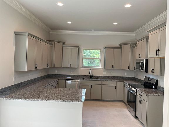 3rd image of 409 Rue Evangeline
