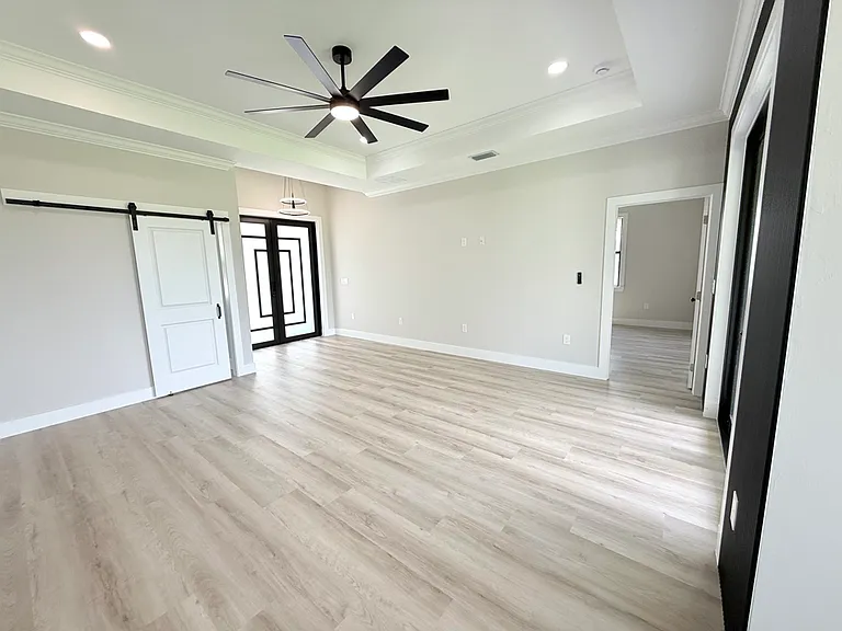 1019 Cedartree Ave — Photo 5
