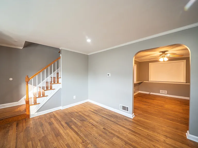 705 Eastshire Dr — Photo 8