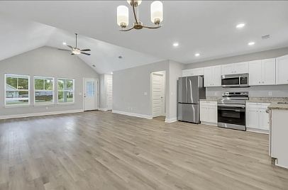 4th image of 245 Abigail Cir