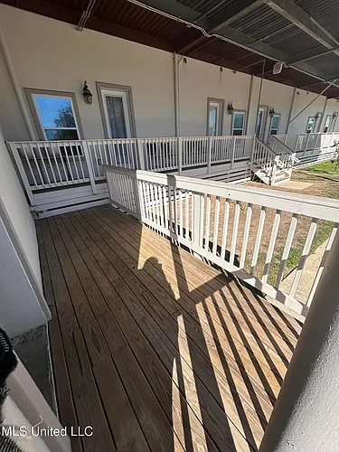 902 Howard Ave Photo 1
