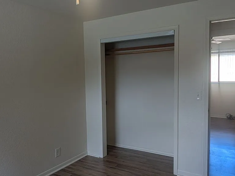 464 Smith St — Photo 6