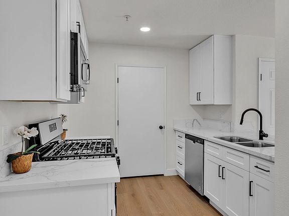4th image of 950 Seven Hills Dr APT 2418