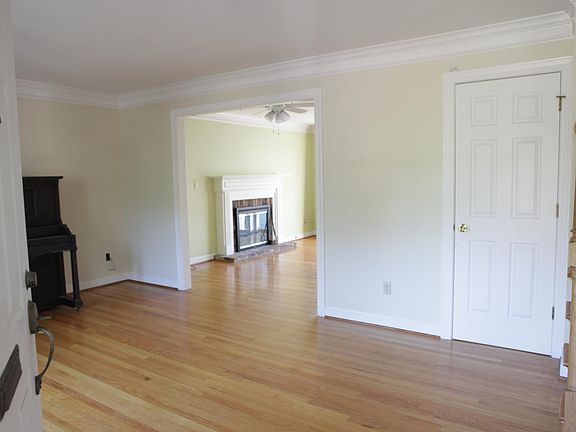 3rd image of 2029 Trevilian Way