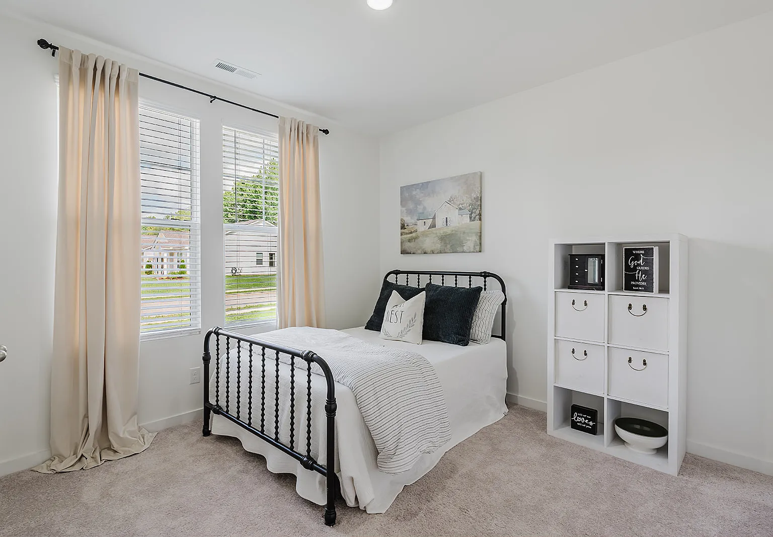 3 bed, 1602 sqft, $2,200 — Photo 2