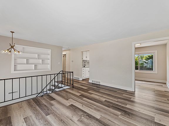 4th image of 1124 Lotus Dr