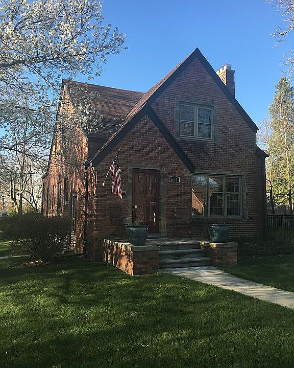 1st image of 601 Catalpa Dr